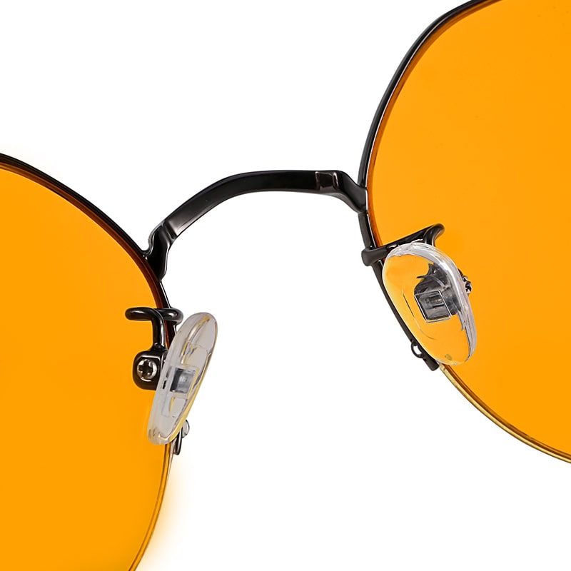 Close-up of the nose bridge of the LAUTA PRO99 blue light filter glasses with adjustable nose pads for high wearing comfort