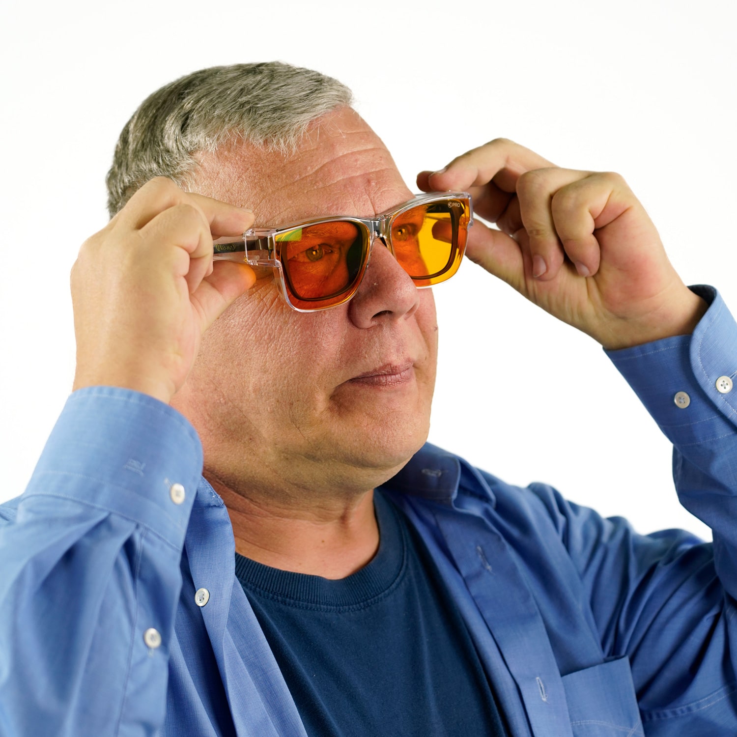 zweites männliches Model mit PRO99 Over1 Überziehbrille